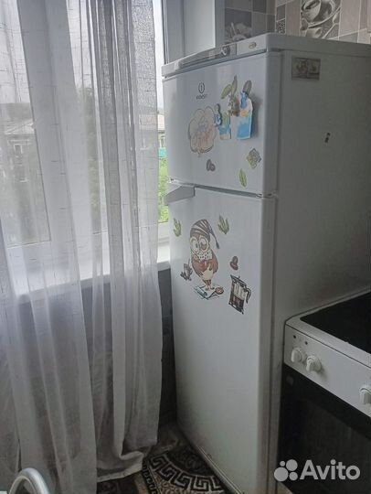 Холодильник бу indesit
