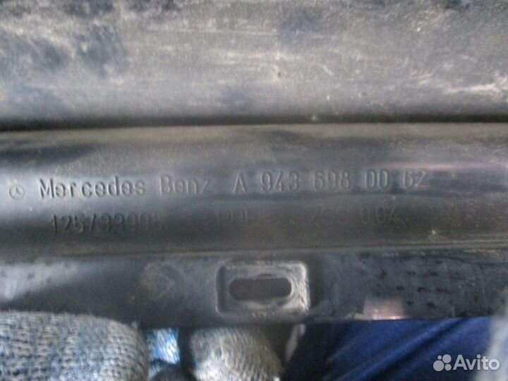 Накладка лобового стекла левая Mercedes-Benz A9436