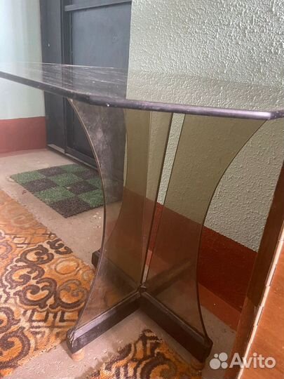 Столик стеклянный