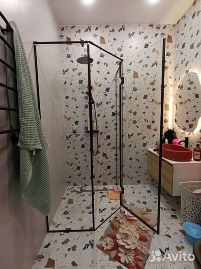 Стеклянная душевая кабина