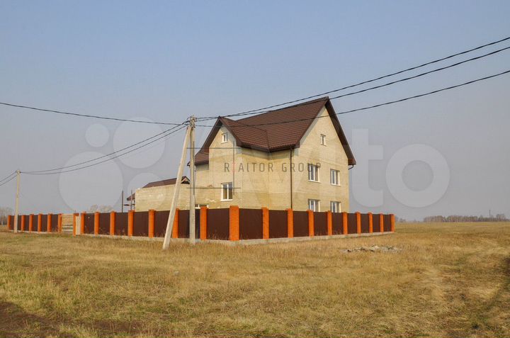 Коттедж 536 м² на участке 10 сот.