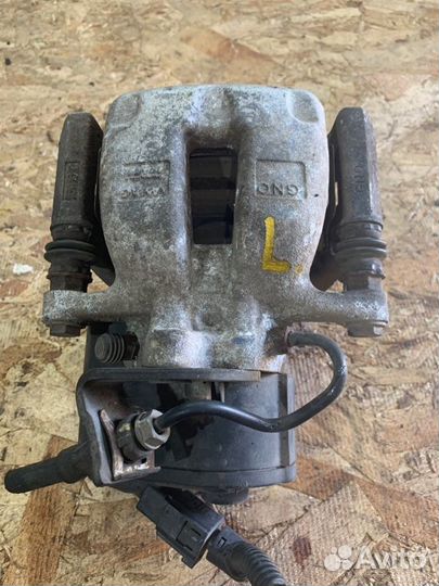 Суппорт задний левый Volkswagen Passat B6 седан