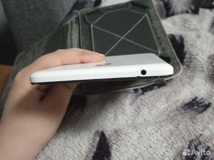 Планшет Samsung SM-T231