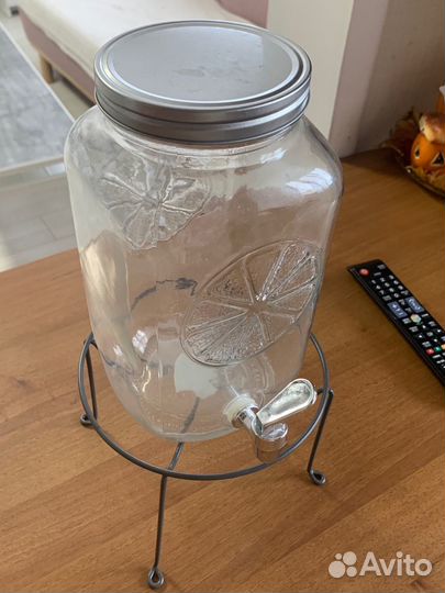 Стеклянная банка с краном