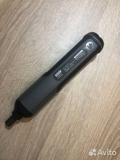 Отвертка аккумуляторная с набором бит