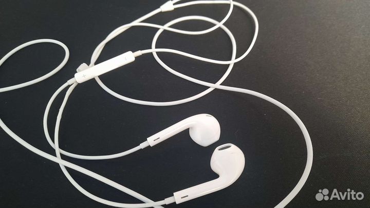 Apple Earpods (3.5 mm)