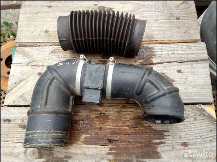 Корпус воздушного фильтра.с патрупками ауди 80.90