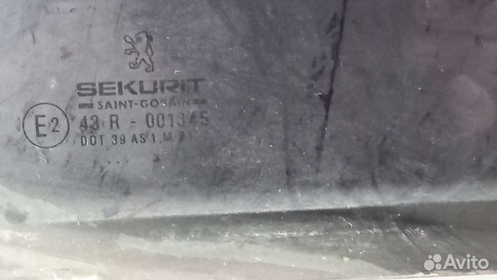 Стекло задней правой двери Peugeot 607