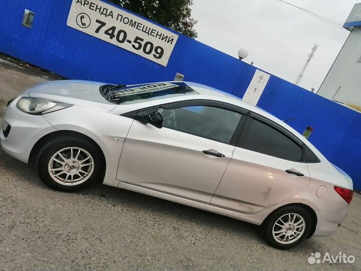 Hyundai Solaris 1.4 МТ, 2014, битый, 260 000 км
