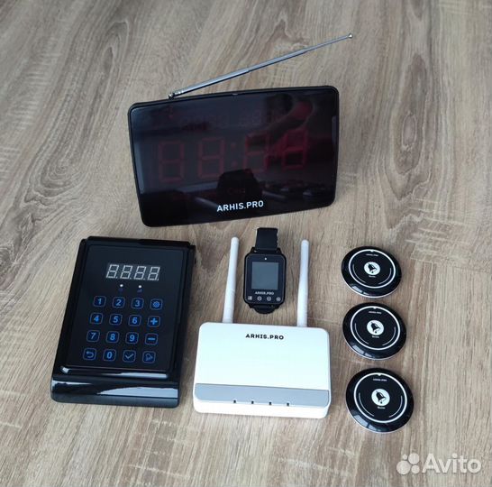 Кнопка вызова официанта в комллекте с часами табло