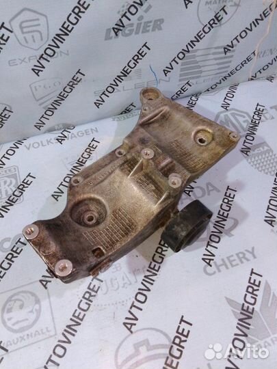 Кронштейн генератора Лада Веста