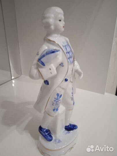 Статуэтка фарфор