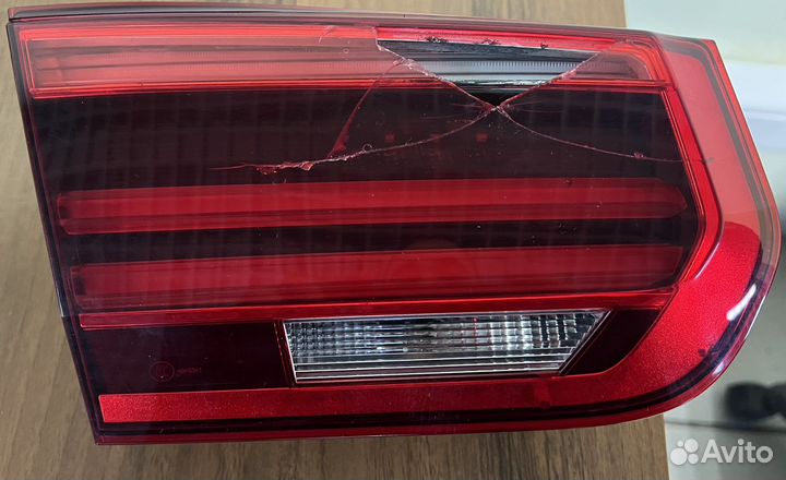 Левый фонарь в крышку багажника BMW F30