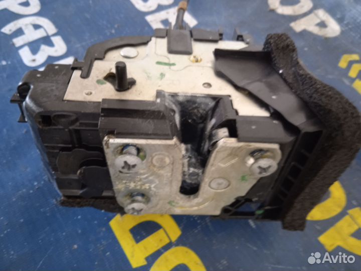 Замок задний правый Nissan Juke