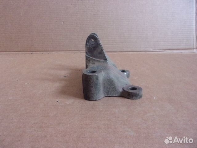 Форд Эскорт, 83г., кронштейн генератора