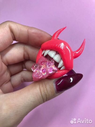 Брошь губы с мармеладкой розовые