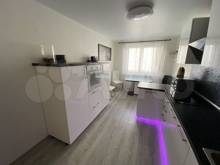 2-к. квартира, 61 м², 3/17 эт.