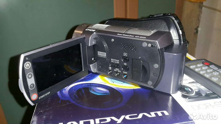 Видеокамера Sony DCR-SR220E