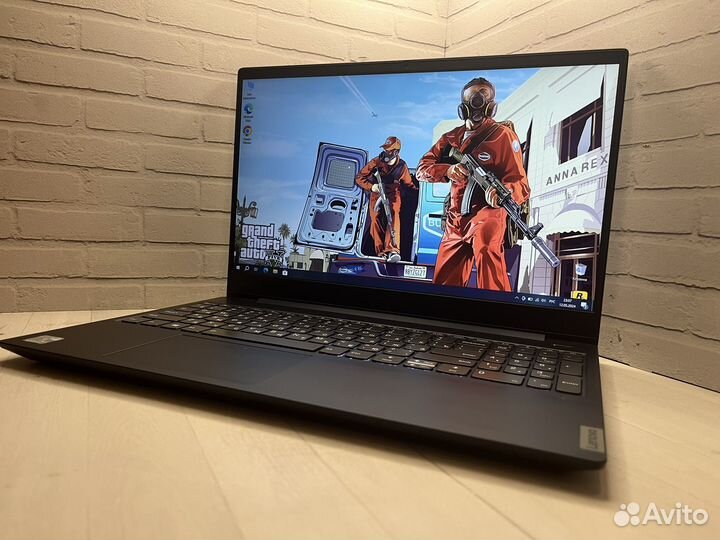 Мощь Lenovo Core i3-8/8GB/IPS/SSD256gb