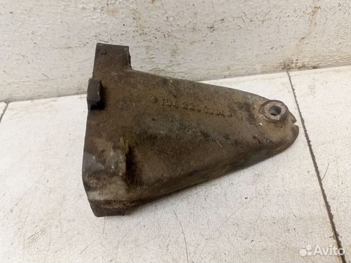 Кронштейн двигателя