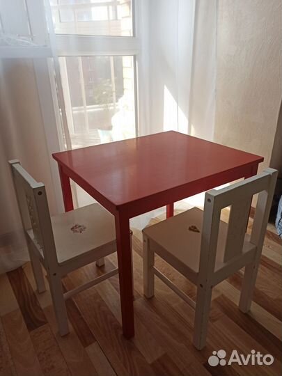 Детский стол и стулья (Икеа)