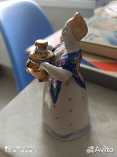 Фарфоровая статуэтка
