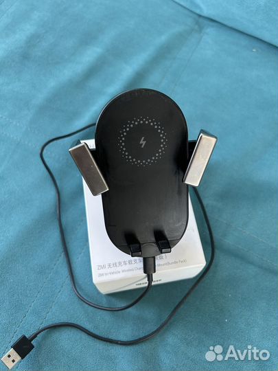 Беспроводная зарядка для авто