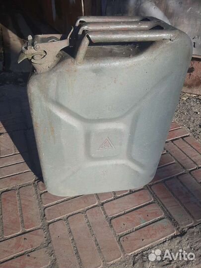 Канистры металлические 20 литров