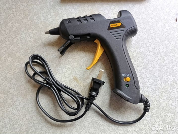 Термоклеевой пистолет