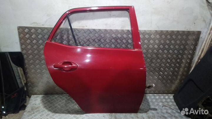 Дверь Auris (07-12) зад R б/у