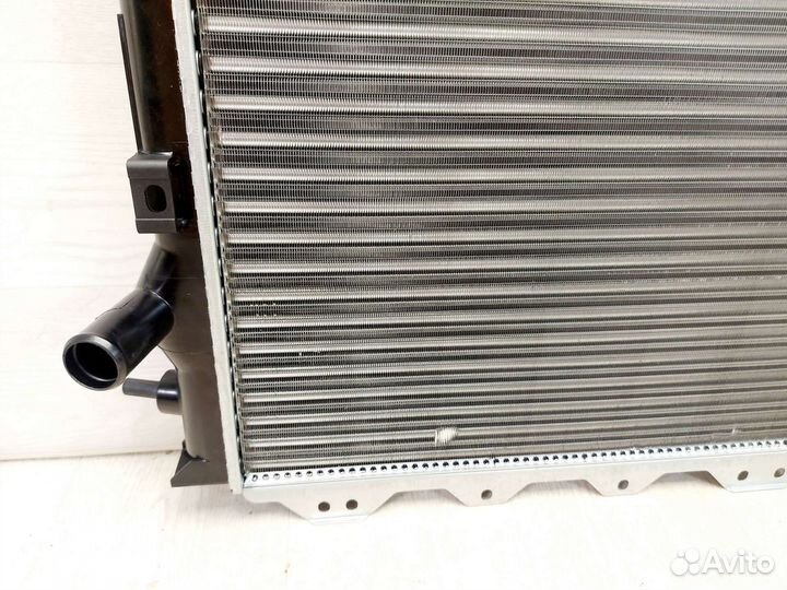 Радиатор охлаждения Chrysler PT Cruiser 2000-2010