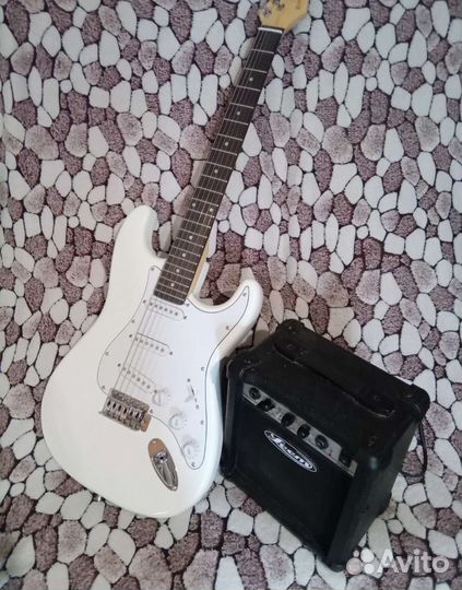 Электрогитара стратокастер и комбик вместе