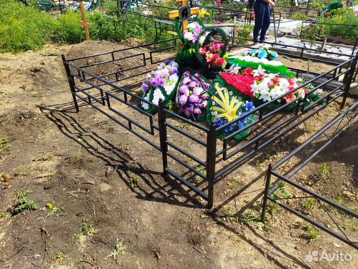 Оградки на кладбище