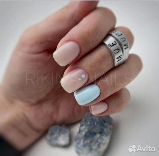 Модель на маникюр