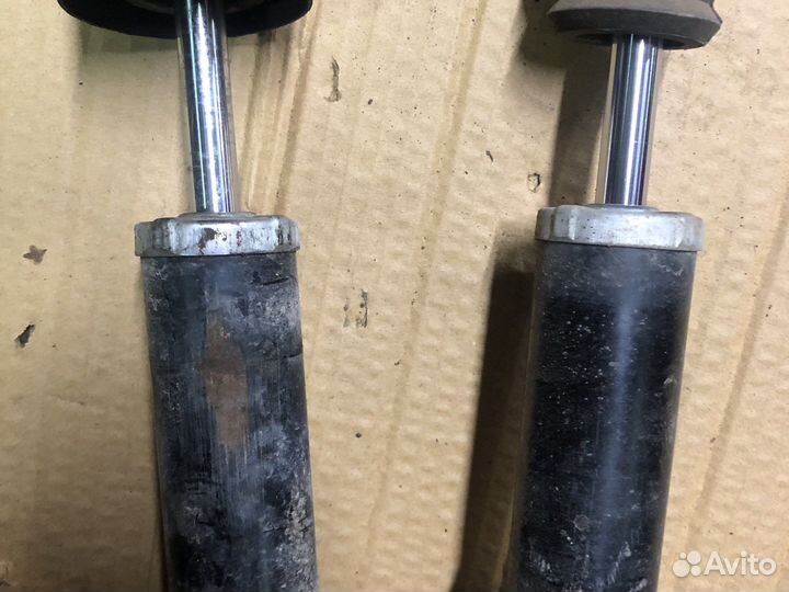 Задний амортизатор Audi 80