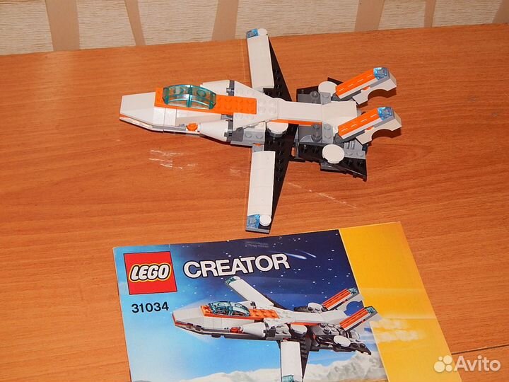 Lego Creator. 4 набора. Читайте текст