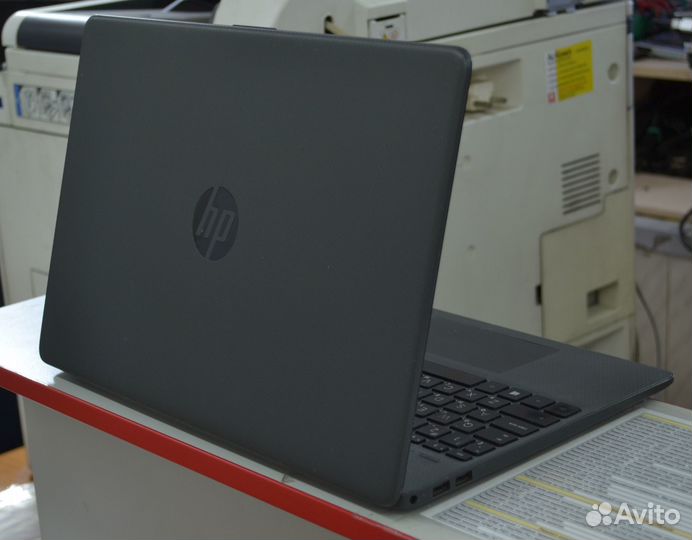 Б/у Ноутбук HP 15 (Core I3-1005G1, 8Гб, SSD 256)