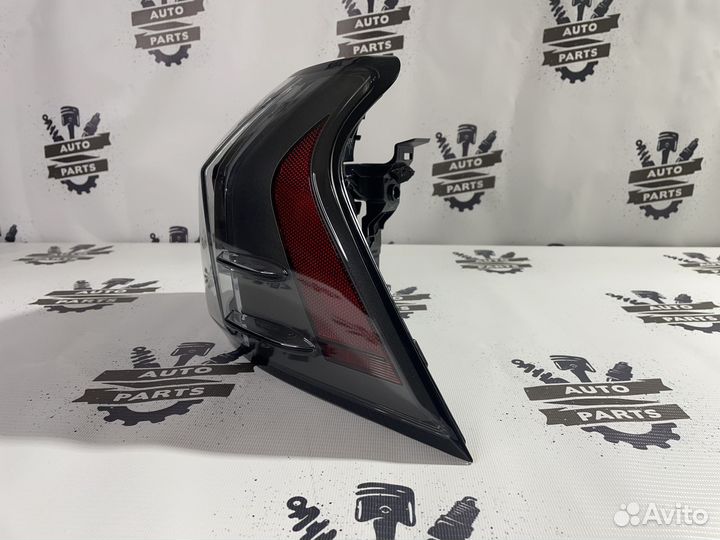 Фонарь задний правый Lexus LX570