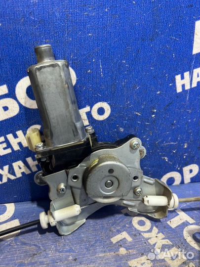 Задний правый стеклоподъемник Hyundai Sonata 4