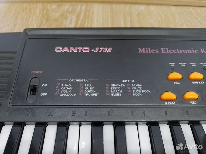 Синтезатор canto новый с микрофоном