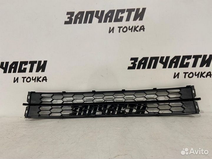 Решетка в бампер передняя Skoda Rapid 2012