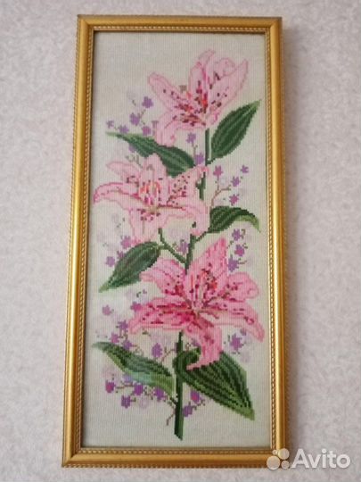 Лилии под стеклянной рамкой разм 52 х 25