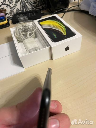 Телефон iPhone se 2020