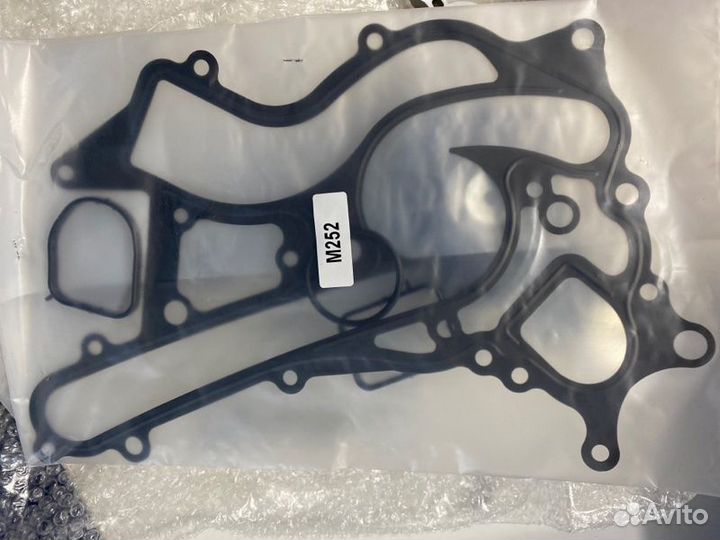 Насос водяной Mercedes-Benz C-Class W205