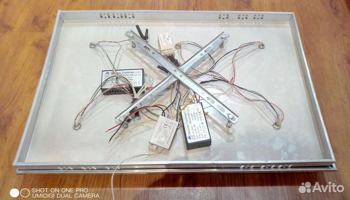 Люстра зеркальная на шесть плафонов