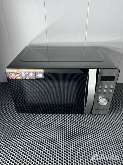 Микроволновая печь новая hyundai 700w 20 литров