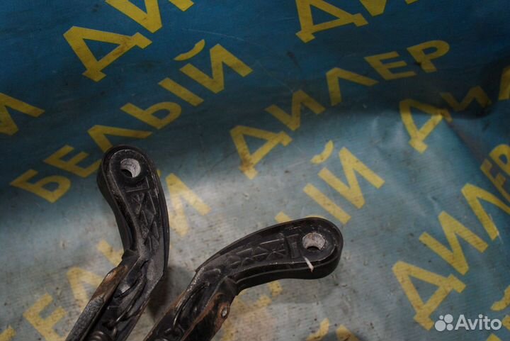 Поводок дворников передний Chrysler Voyager 4