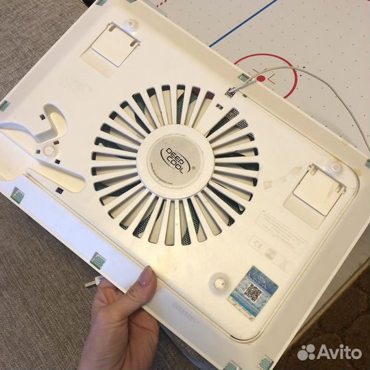 Подставка с охлаждением