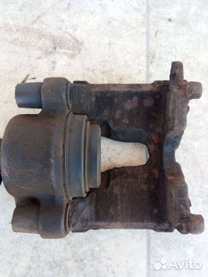 Суппорт тормозной передний левый Opel Astra G