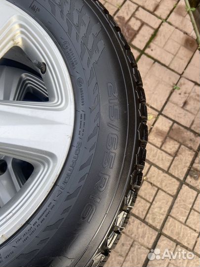 Nokian Tyres Hakkapeliitta 9 SUV 215/65 R16 94